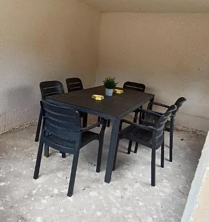 Casa de Férias Le Mazet De Papi En Garrigue Saint-Gervasy